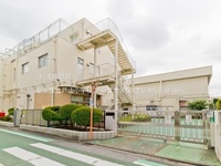 周辺環境:新宿区立戸山小学校