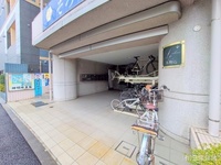 エントランス: