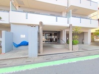 エントランス: