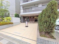 エントランス: