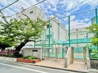 周辺環境:新宿区立牛込第三中学校