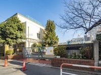 周辺環境:新宿区立大久保小学校