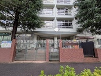 周辺環境:渋谷区立原宿外苑中学校