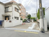 エントランス: