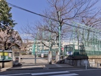 周辺環境:渋谷区立鉢山中学校