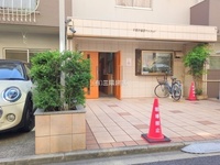 エントランス: