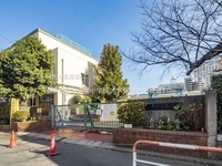 周辺環境:新宿区立大久保小学校