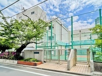 周辺環境:新宿区立牛込第三中学校