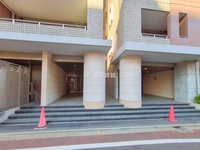 エントランス: