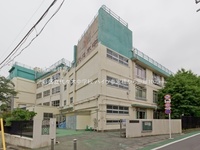 周辺環境:渋谷区立代々木中学校