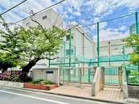 周辺環境:新宿区立牛込第三中学校